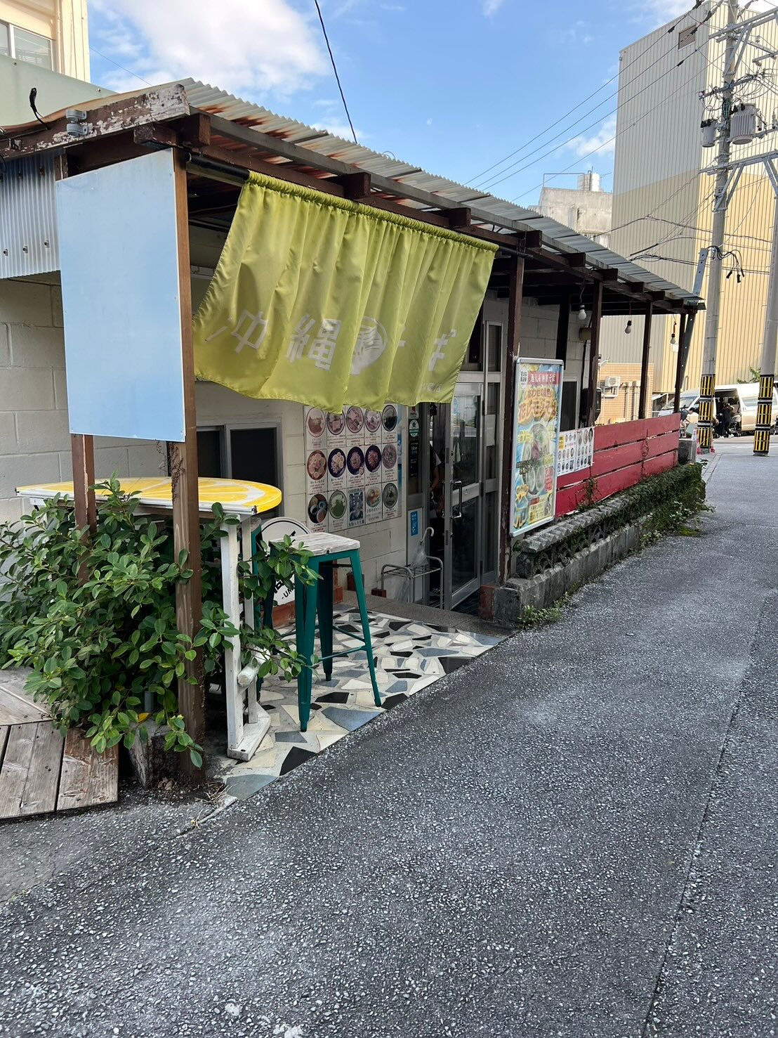 こんにちは！琉球食堂KUKURUです🌺